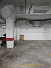 Aparcament cotxe a Camino de Ronda. Plaza de aparcamiento en arabial