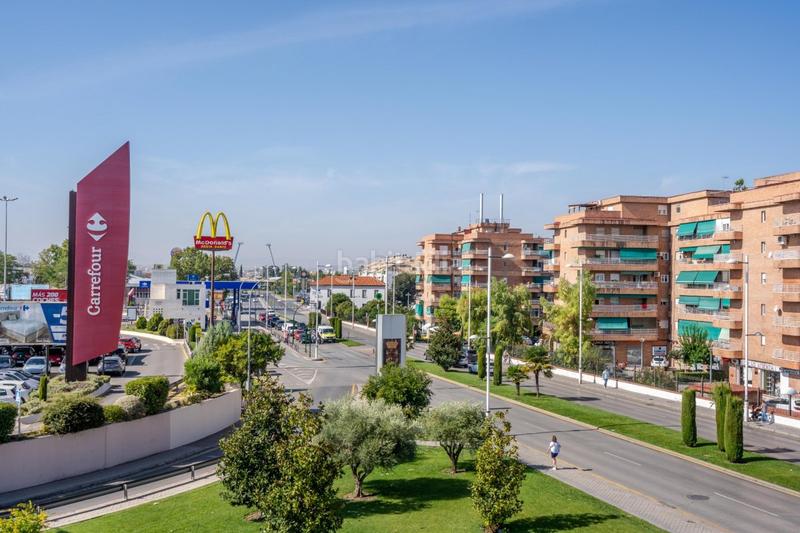 Foto ba23fcf4-bbfe-4d12-b0cc-4849d39487b5. Autoparkplatz in Parque Lagos Granada