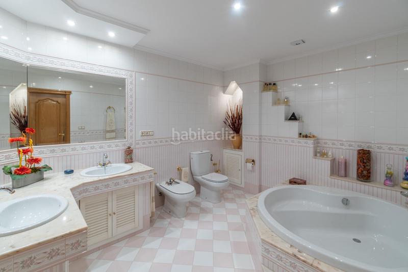 Foto 09567118-1a40-4449-a31c-b8679543a619. Casa adosada en Rosaleda - Juventud Granada