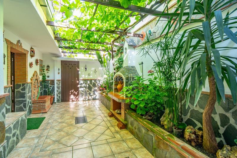 Foto 1d42a964-fbe8-4c4f-ad99-dff03a989b06. Semi detached house with heating parking in Rosaleda - Juventud Granada