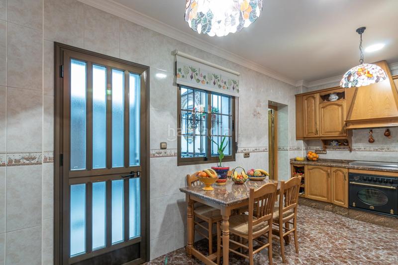 Foto c44466c1-fe3c-4d82-bd2e-152bbc975ca6. Semi detached house with heating parking in Rosaleda - Juventud Granada