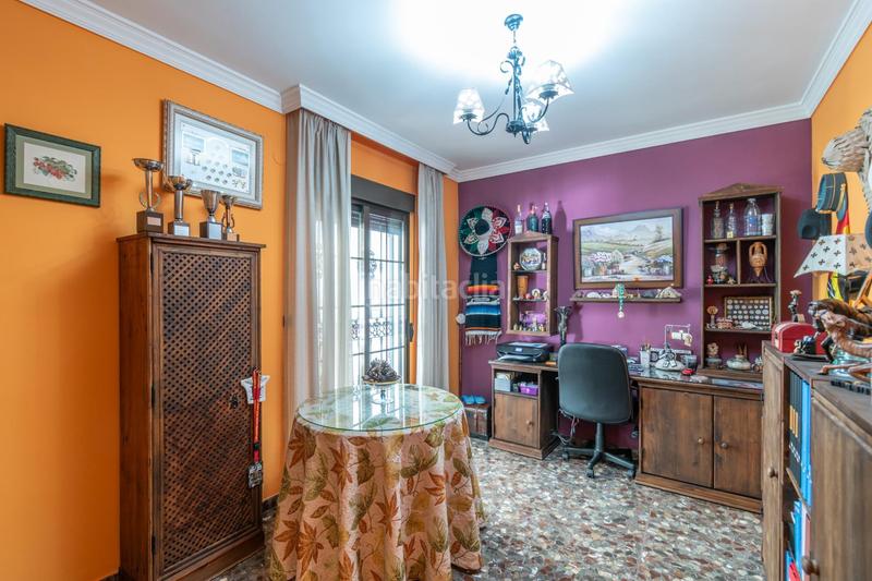 Foto d595bc0f-0c1a-419a-b1dd-53b6b98217a0. Semi detached house with heating parking in Rosaleda - Juventud Granada