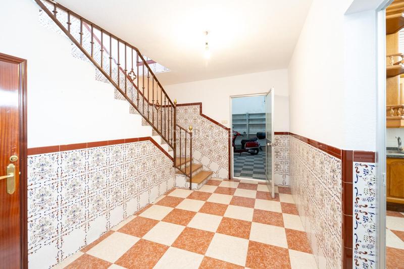 Foto cb4717a9-82a1-4ebb-bef7-550cd6508789. Casa adossada a Rosaleda - Juventud Granada