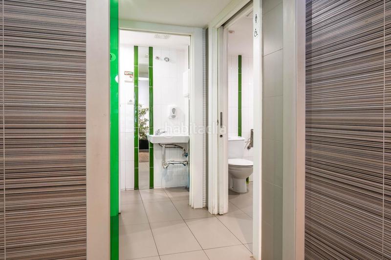 Foto c8812988-e120-43d8-846b-f9007147bc04. Locale commerciale in calle profesor francisco dalmau 11 in Granada