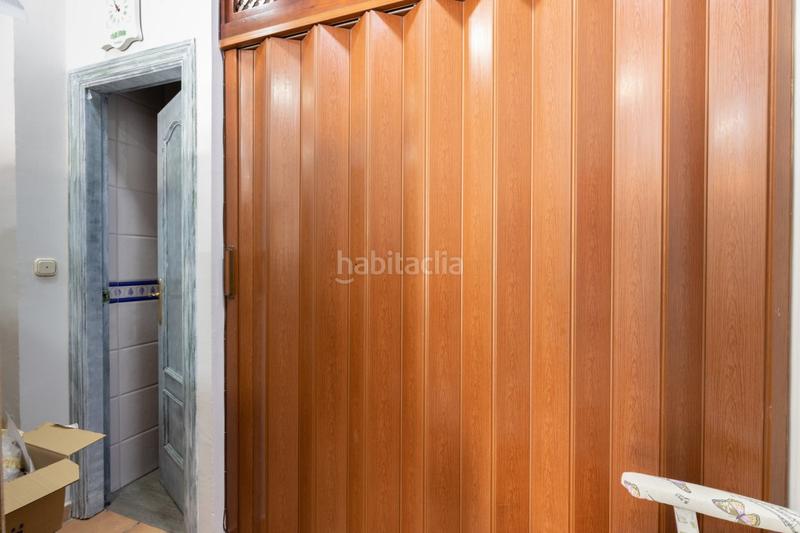 Foto 9f84bcf2-08f8-4c84-9170-bc8b011eddae. Local comercial en venta local comercial en la avenida de Cervantes en Granada