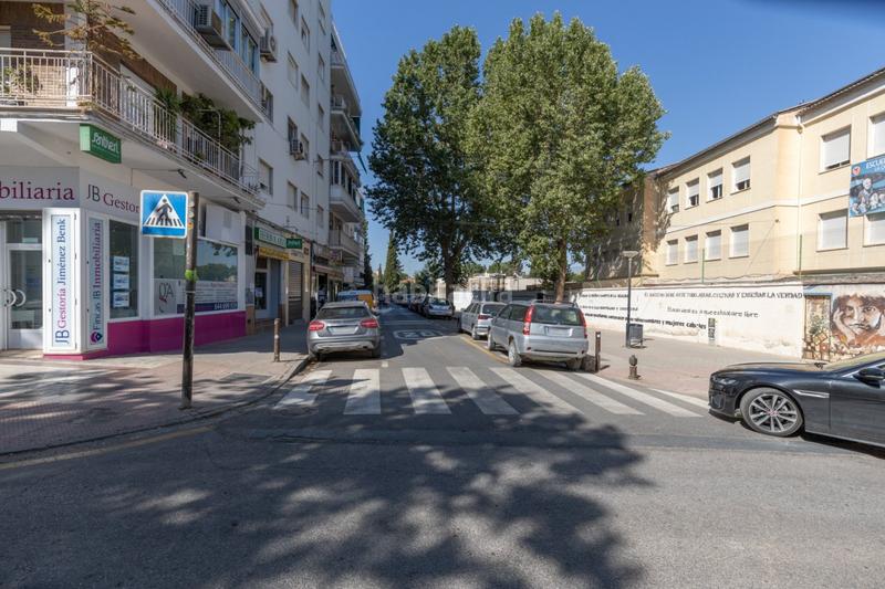 Foto ba7ec1b6-a2d2-423b-af39-e83c4ca69830. Local comercial en venta local comercial en la avenida de Cervantes en Granada