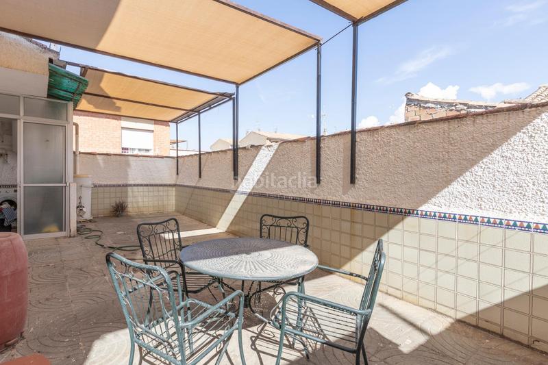 Foto 73af8540-65e3-4d53-8113-5b291b198499. Chalet inversión!!! gran chalet en pleno centro de la zubia!!! en Zubia (La)