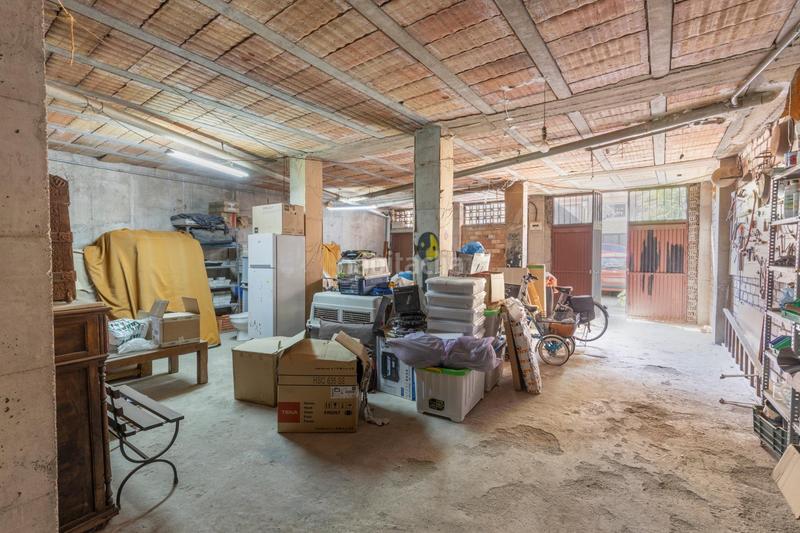 Foto a87c49e5-777a-489b-90ec-e962a165fd46. Chalet inversión!!! gran chalet en pleno centro de la zubia!!! en Zubia (La)