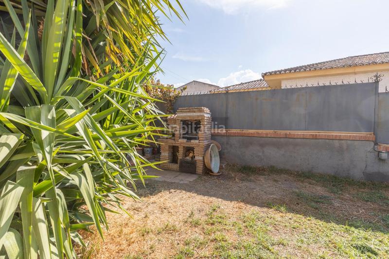 Foto cdaaf987-6d34-4ea7-8bb8-0f1c088bce1a. Chalet inversión!!! gran chalet en pleno centro de la zubia!!! en Zubia (La)