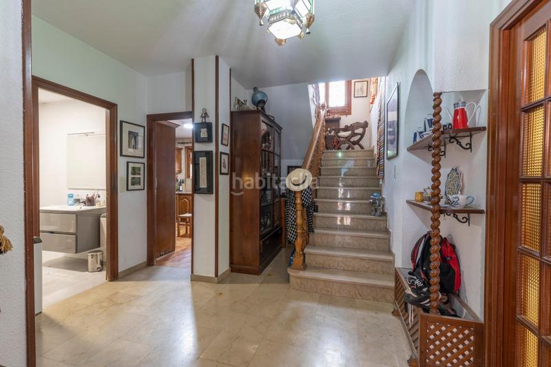 Foto d29c7e75-2972-46f3-b49b-3e1725a1ebe4. Chalet inversión!!! gran chalet en pleno centro de la zubia!!! en Zubia (La)