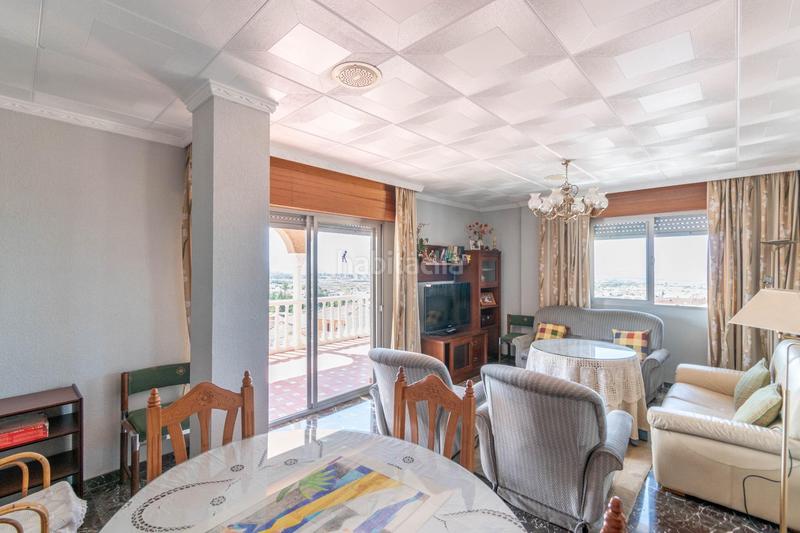 Foto 537c9a53-282b-4945-b5a3-01c26ad1fba2. Casa pareada amplio pareado para entrar a vivir en Jun