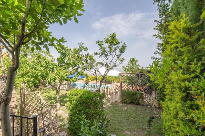 Foto be890c12-dde1-44d0-8d02-2df44b55684e. Xalet amb calefacció aparcament piscina a Cumbres Verdes Zubia (La)