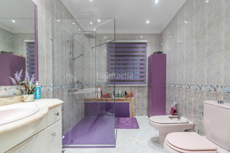 Foto a8d2e1a6-029f-4f3f-bd39-cf74ce2a3894. Casa adossada amb calefacció aparcament a Rosaleda - Juventud Granada