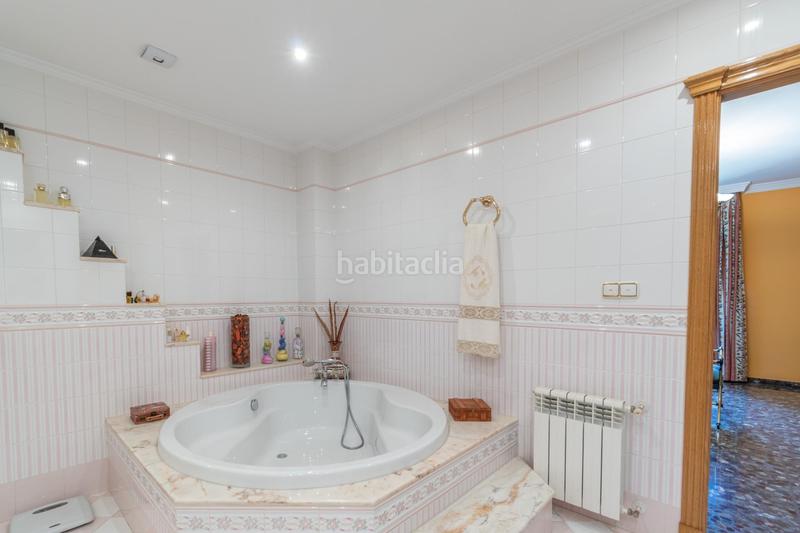 Foto d862075d-c7c0-46c5-91af-07525b3a076c. Casa adossada amb calefacció aparcament a Rosaleda - Juventud Granada