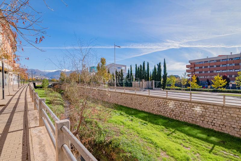 Foto c1e82aaa-51dc-4505-8b33-3d59ee9d41a3. Appartamento con parcheggio in Barrio de Zaidín Granada