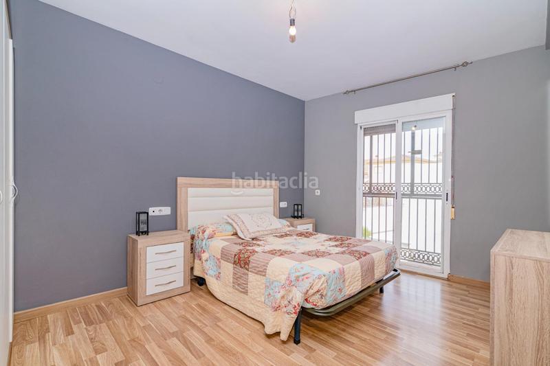 Foto c3543e0e-b7b7-4bcd-87e6-46646d47c27c. Casa adossada amb aparcament a Güevéjar