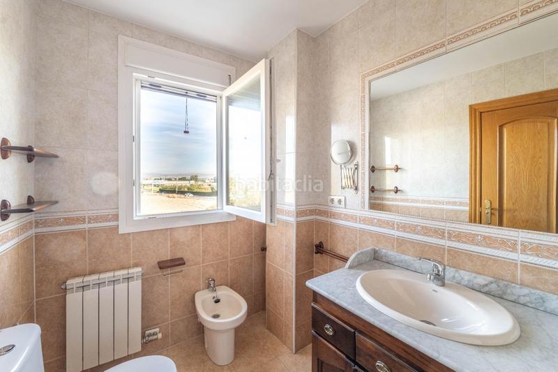 Foto 3f7daa66-5d14-4b57-b076-27fff0dcc61d. Maison jumelée avec chauffage parking dans Cúllar Vega