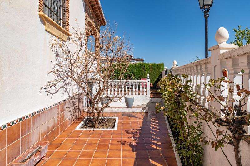 Foto 5153a839-9613-4b7a-90fd-e6935fb76bbf. Chalet with heating parking pool in La Zubia Ciudad Zubia (La)