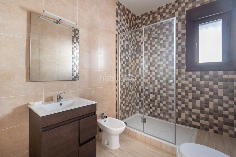 Foto 62de8b84-b25d-4b9f-a7b8-f23bea10440d. Chalet mit parking pool in Altos de la Zubia Zubia (La)