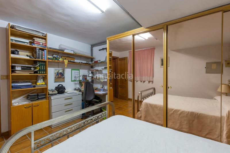 Foto 14285ca8-284c-465b-be05-f1c8b44ff318. Chalet in calle calle del lirio in Gójar