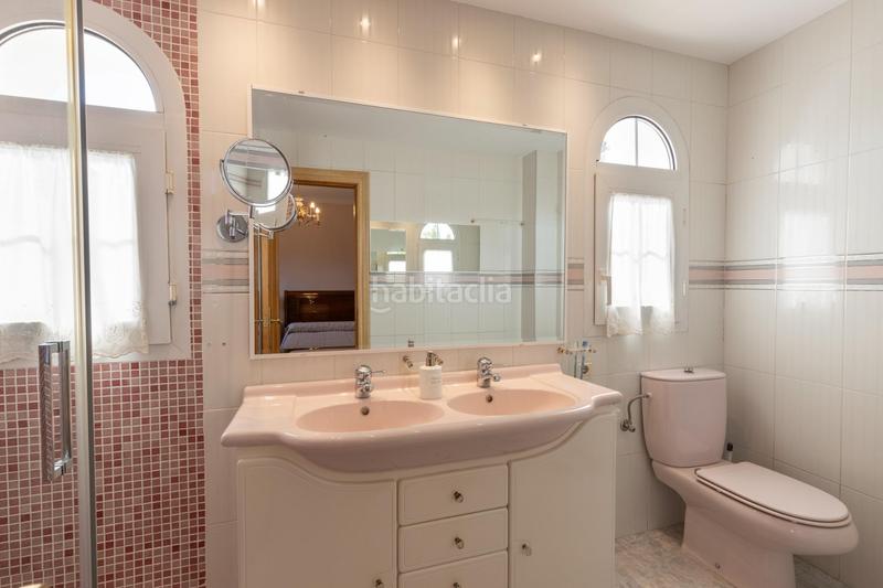 Foto 37b8c066-bb31-4071-ab5d-457123f23b31. Chalet in calle calle del lirio in Gójar