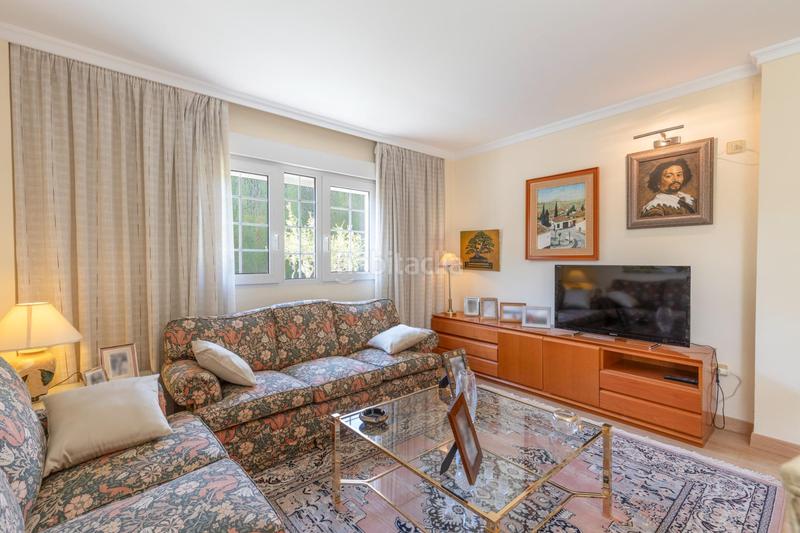 Foto 6f884fea-dbee-417e-95ea-ba61663d8790. Chalet in calle calle del lirio in Gójar