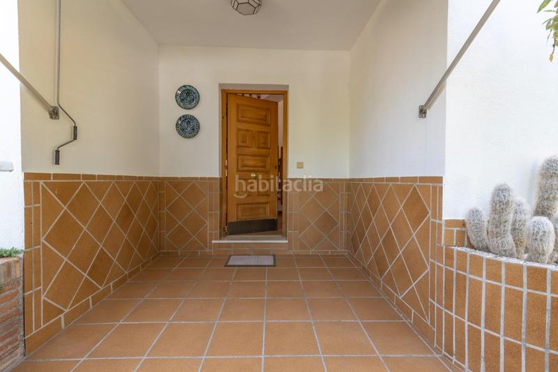 Foto 71ef7fd5-b2f9-4fc5-b165-90443357f518. Chalet in calle calle del lirio in Gójar