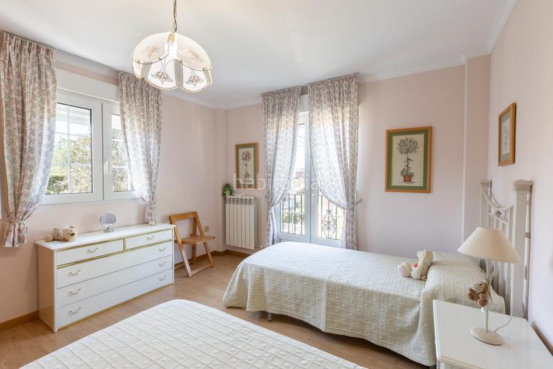 Foto 829f5076-5bc8-4214-9c27-68f75d8e55af. Chalet in calle calle del lirio in Gójar