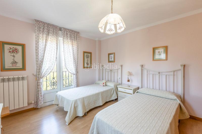 Foto ac468a6e-09f6-4569-84f2-2756c704993c. Chalet in calle calle del lirio in Gójar