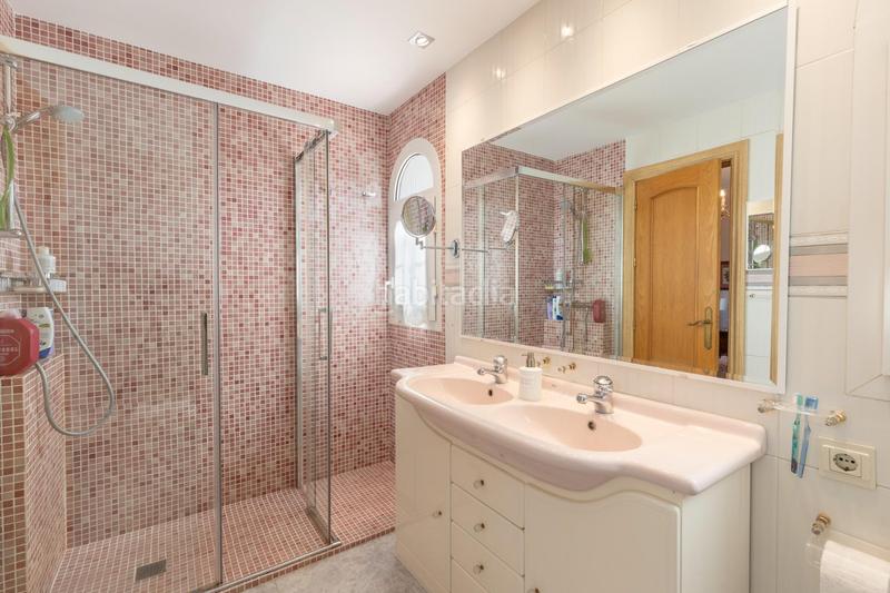 Foto eb4032a3-f585-46a5-a4a9-dad077f9b5a7. Chalet in calle calle del lirio in Gójar