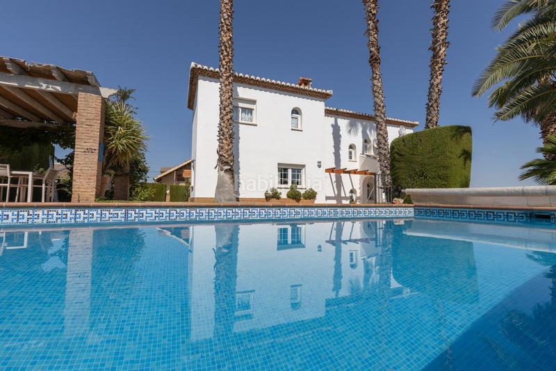 Foto f05011d3-82ac-42f5-9980-6640d792254c. Chalet in calle calle del lirio in Gójar