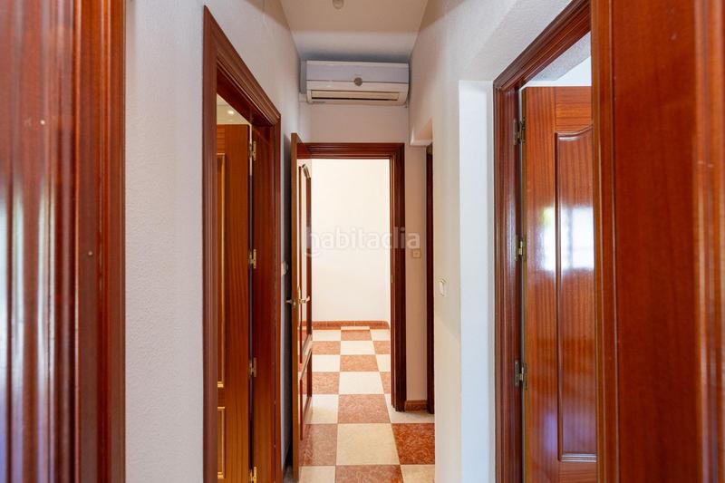 Foto f3ca1ee3-fd0d-42b5-92b6-aec15cebaf75. Semi detached house in Rosaleda - Juventud Granada