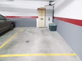 Car parking in Calle Lérida