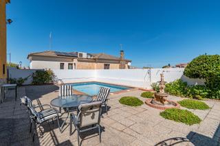 Chalet in Villa de Otura. Chalet independiente en otura