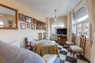 Casa a La Zubia Ciudad. Casa independiente, terraza en ático y locales