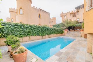 Towny house in Pulianas. Precioso chalet pareado en peligros