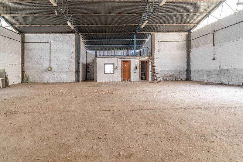 Foto a3b3fda0-b8b5-4935-b5b1-b5ee86758633. Nau industrial a Jun