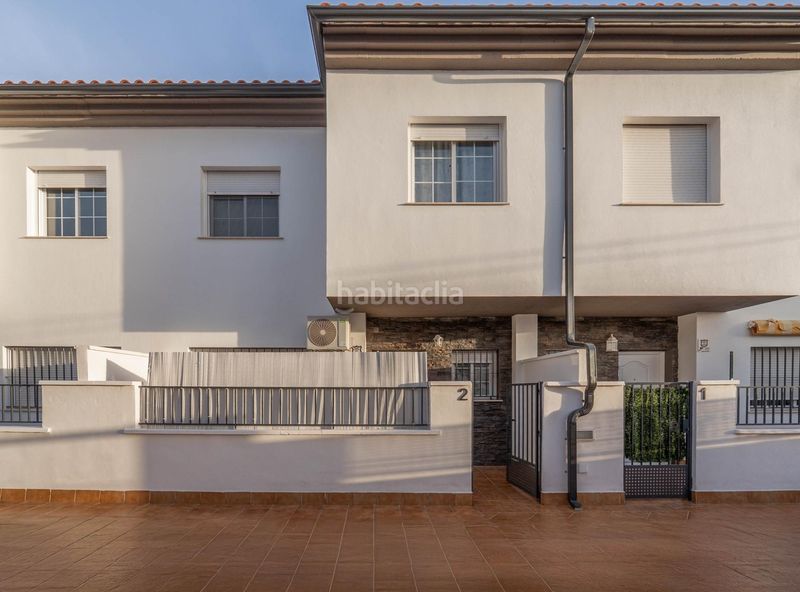 Foto b28d4d71-2562-431c-b340-6cab2f2494e1. Casa amb aparcament a Gójar