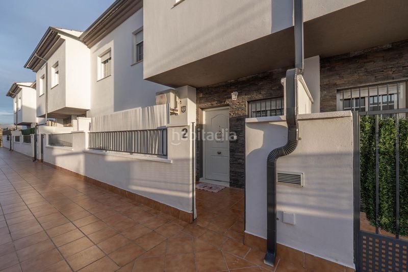 Foto c5881628-4816-4001-ba3d-9b99b88eb92b. Casa amb aparcament a Gójar