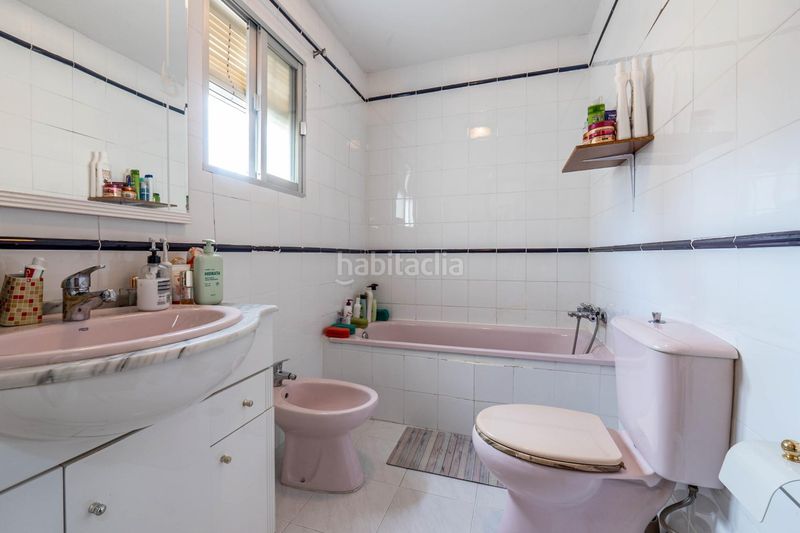 Foto 504a3aff-fda5-4812-8944-3701af5a7e60. Casa adossada amb calefacció aparcament a Santa Fe