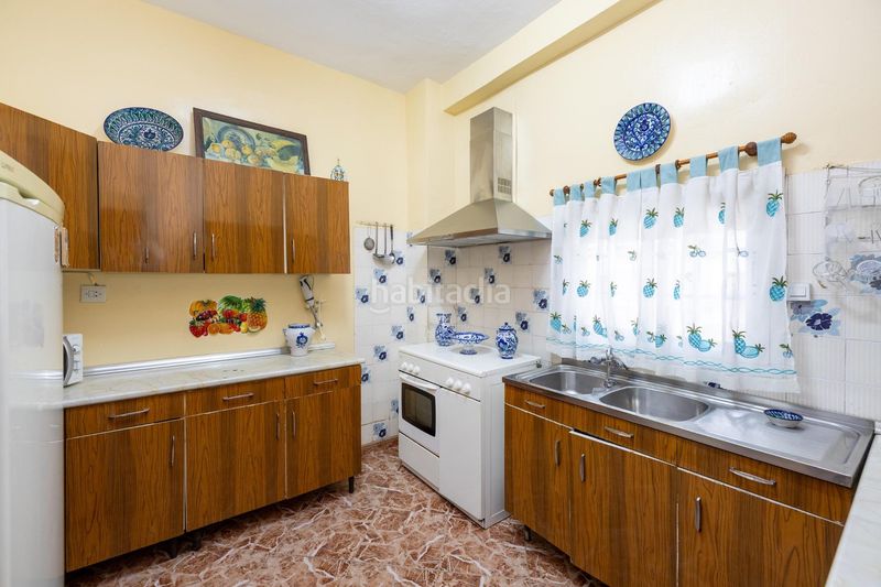 Foto 295a1c98-481c-40c9-9c0b-b84f74302541. Casa amb aparcament a Atarfe