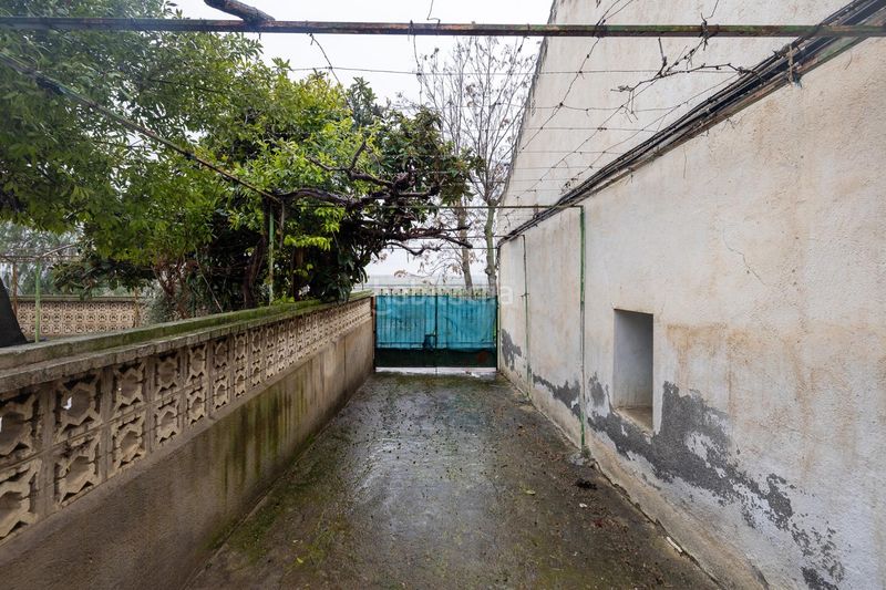 Foto f3d0e671-54ab-471c-baa7-83325155e2a9. Casa amb aparcament a Atarfe