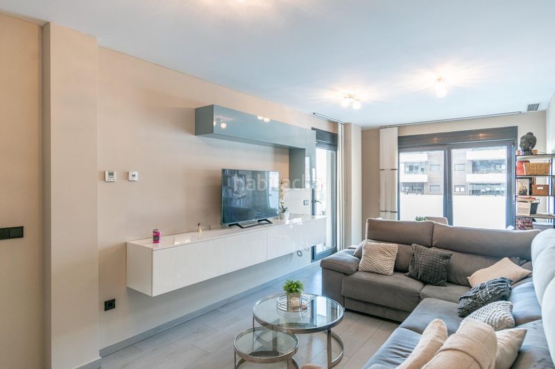 Foto 2883bc0f-1f87-47ab-ba2c-9e90cbd72f57. Pis amb aparcament piscina a San Miguel Armilla