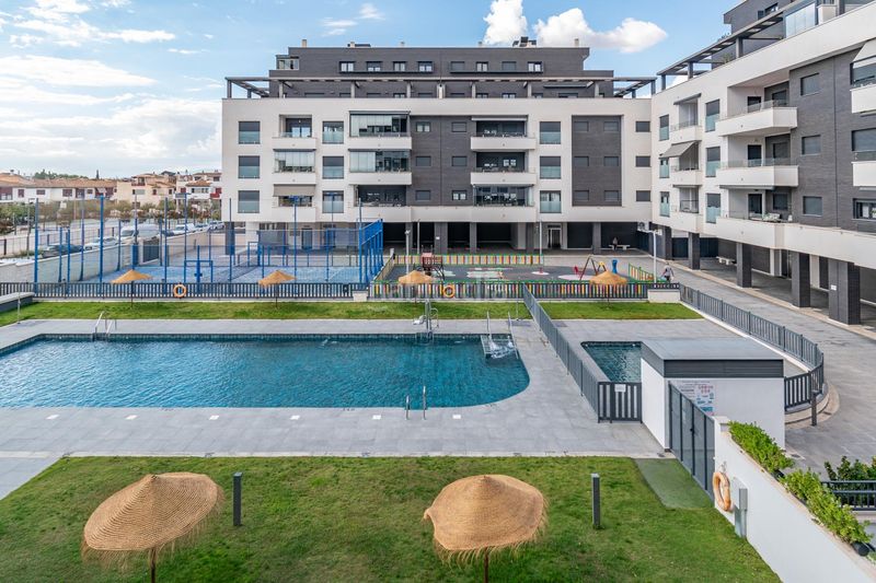 Foto d3c8747a-6939-4379-8bf8-aceec9b5871c. Pis amb aparcament piscina a San Miguel Armilla