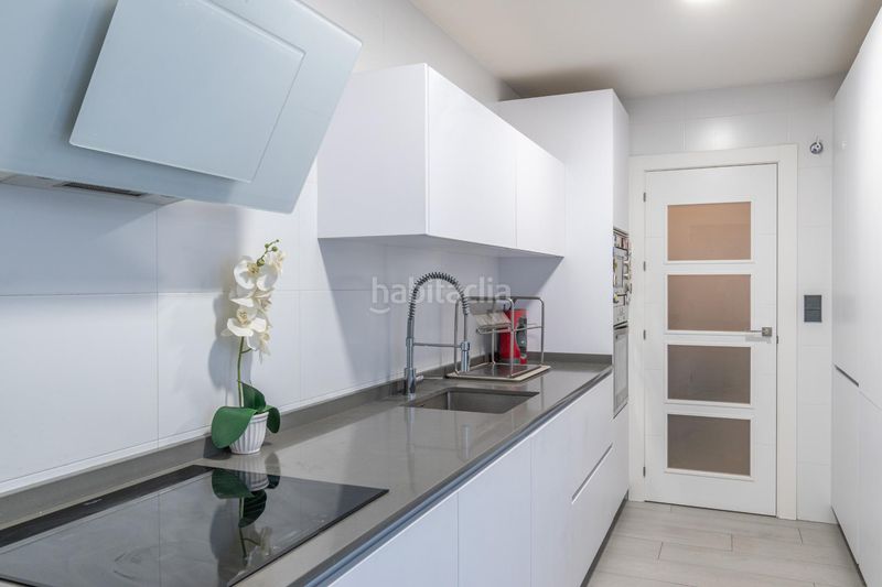 Foto fcb72eeb-3f47-414a-9eeb-79ae025c2903. Pis amb aparcament piscina a San Miguel Armilla