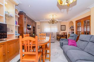 Reihenhaus  Calle 29 abril 12. Casa adosada en la zubia