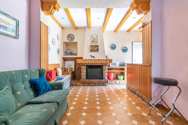 Foto 14cc0a9b-c09d-4c67-8804-493f9148e13f. Casa aparellada amb aparcament a Jun