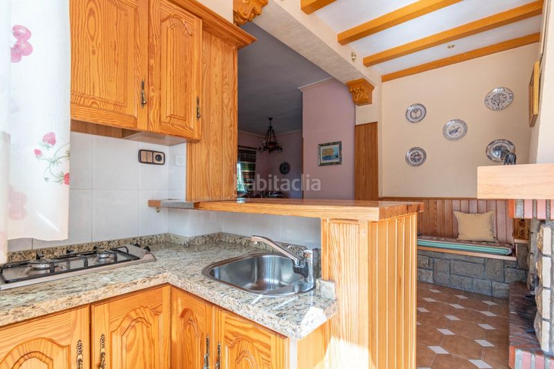 Foto 502d9ed6-e61a-4aec-ac9a-3fb1ef1e8cf1. Casa aparellada amb aparcament a Jun