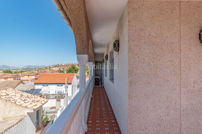 Foto 93ee1a9f-3780-41b4-b398-45041d330e8a. Casa aparellada amb aparcament a Jun