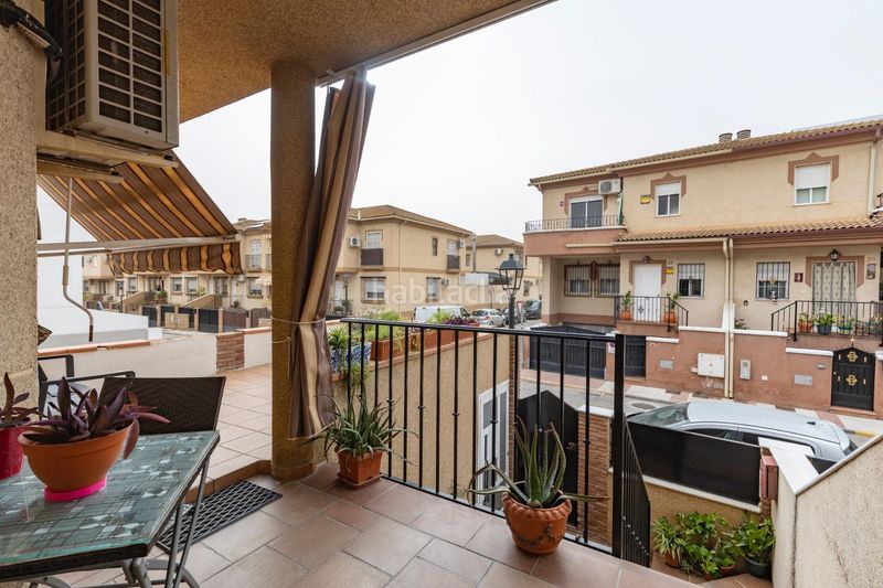 Foto beb45163-5c20-4792-8420-dfa35bd65b4b. Casa aparellada amb aparcament a Atarfe